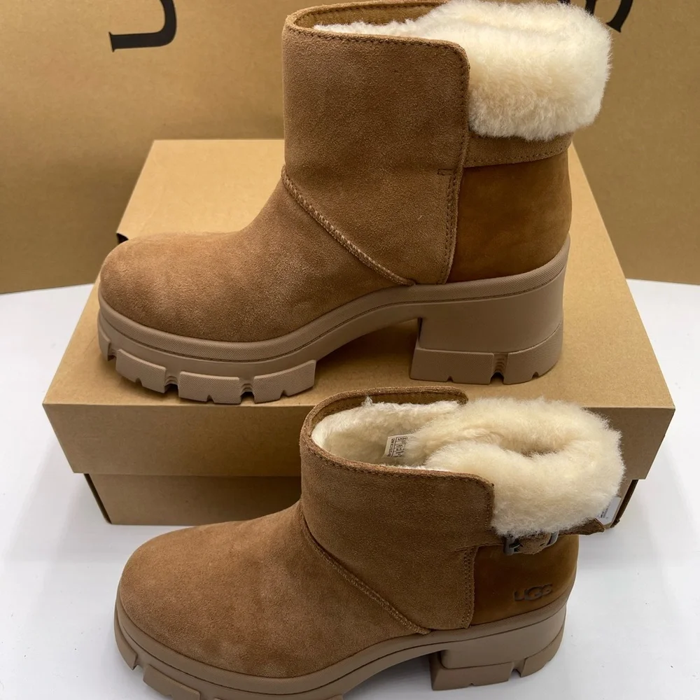 UGG WMNS W BROOKLYN BUCKLE PLATFORM HIGH HEELS BOOTS CHESTNUT Tan Shearling